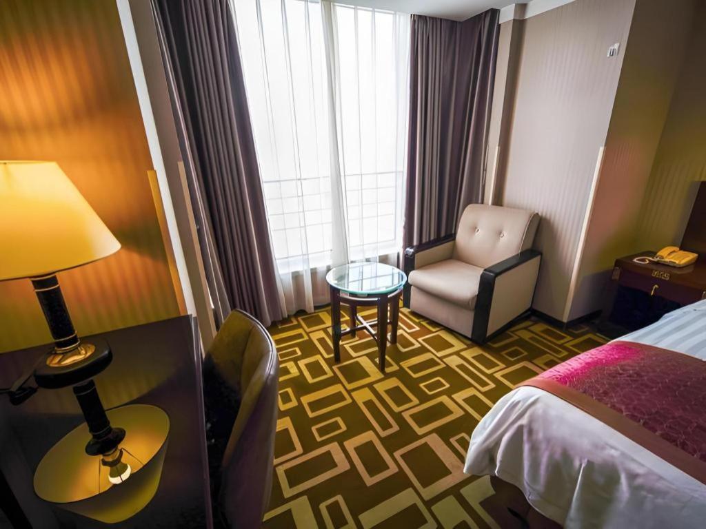 Dong Fang Hotel Beijing Luaran gambar