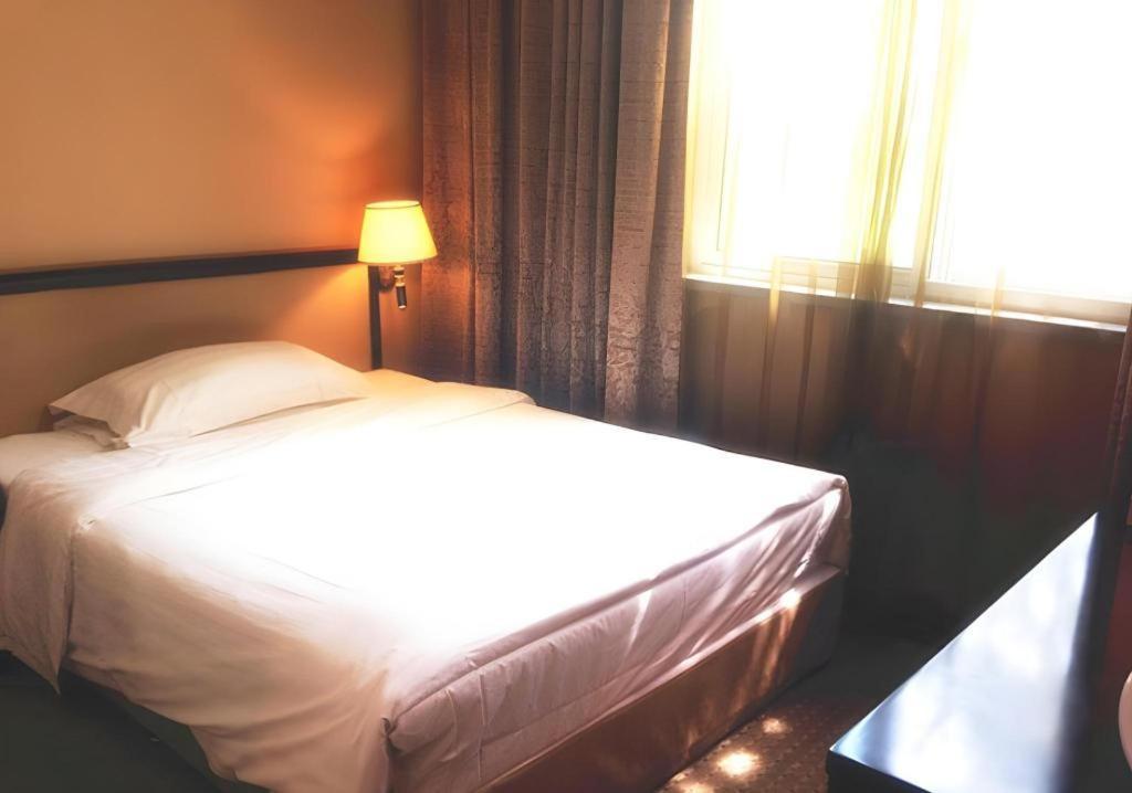 Dong Fang Hotel Beijing Luaran gambar