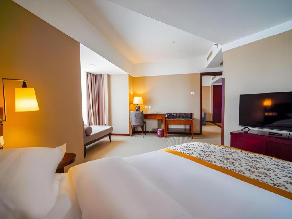 Dong Fang Hotel Beijing Luaran gambar
